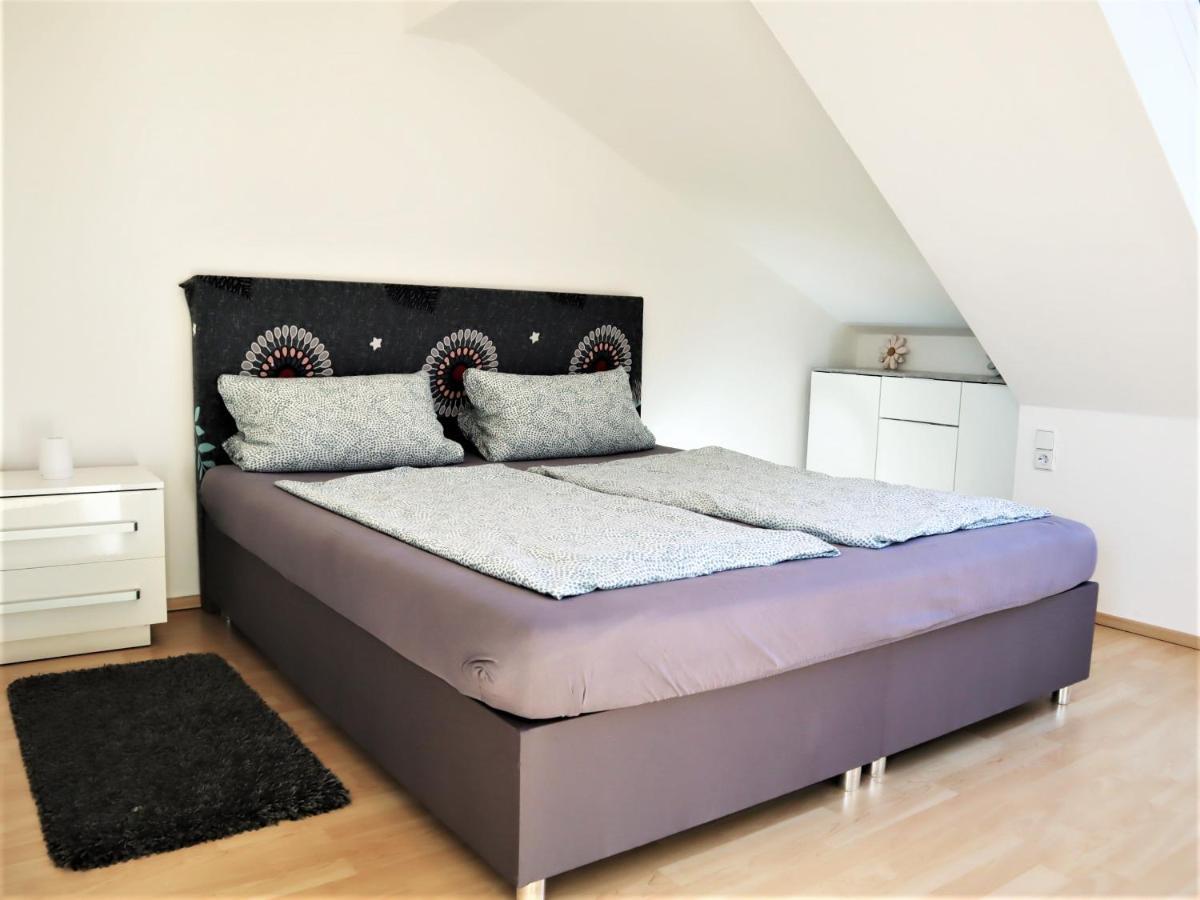 Kuschelige Dachgeschosswohnung Am Clarapark Leipzig Exterior foto