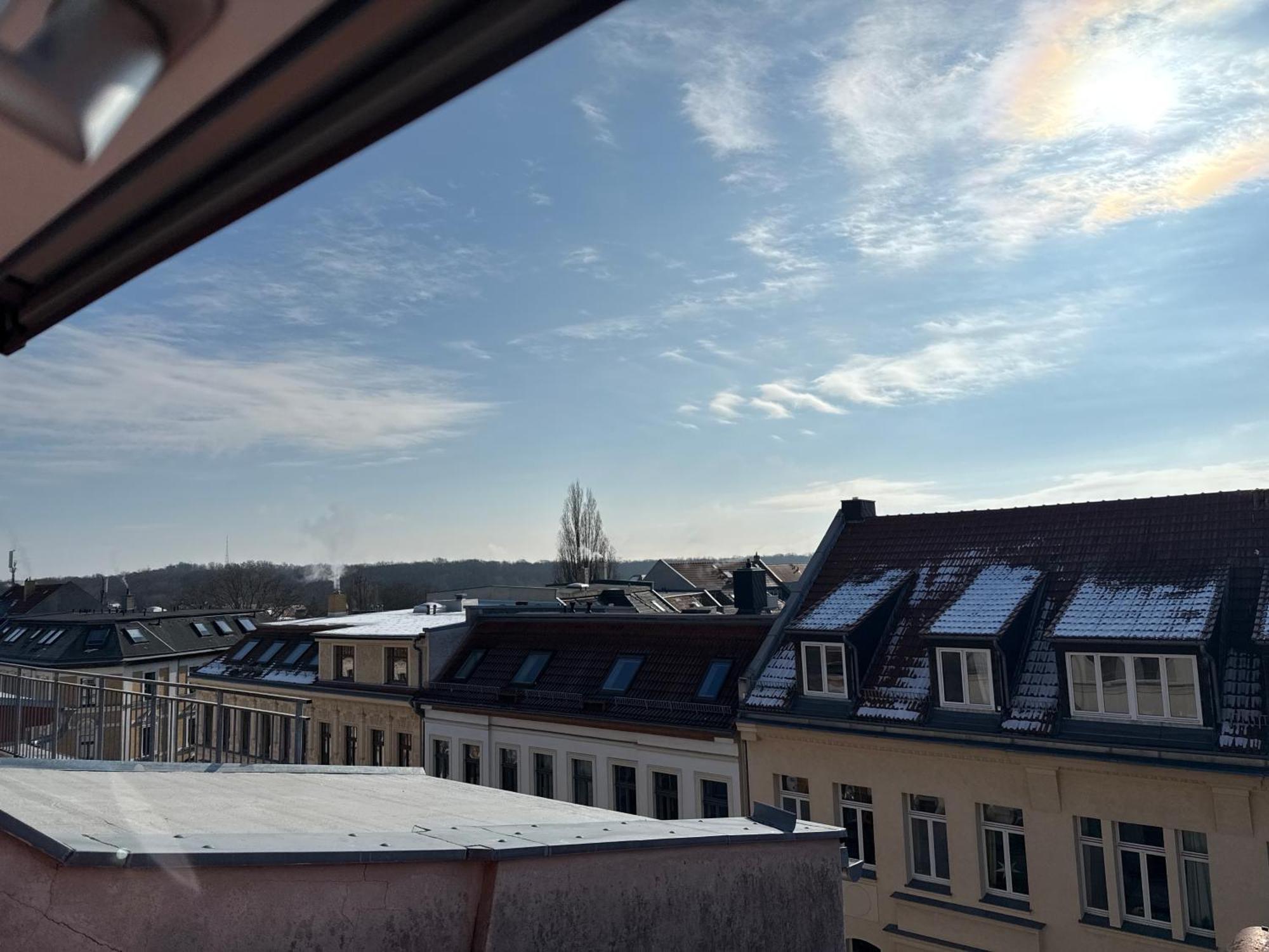 Kuschelige Dachgeschosswohnung Am Clarapark Leipzig Exterior foto