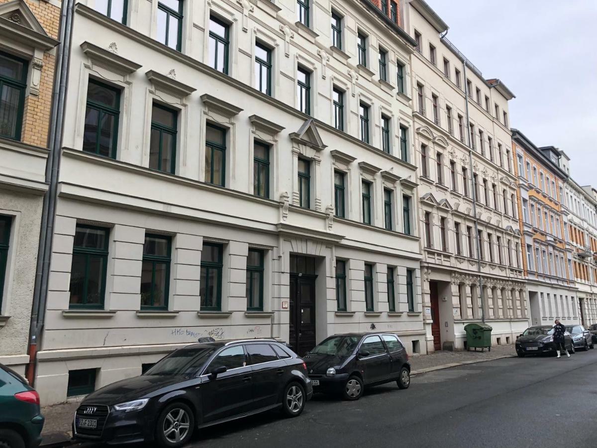 Kuschelige Dachgeschosswohnung Am Clarapark Leipzig Exterior foto
